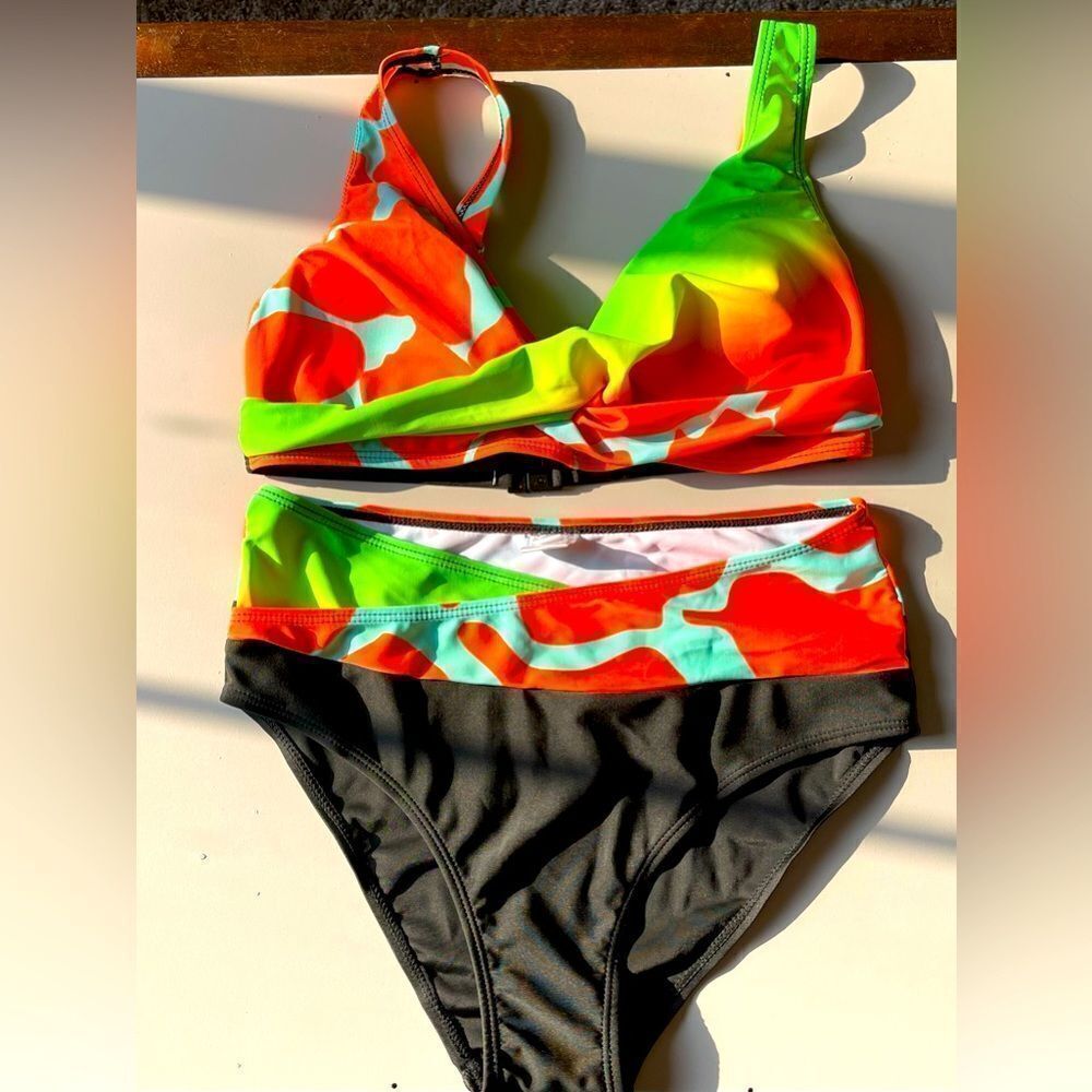 NWOT high waisted colorful bikini.